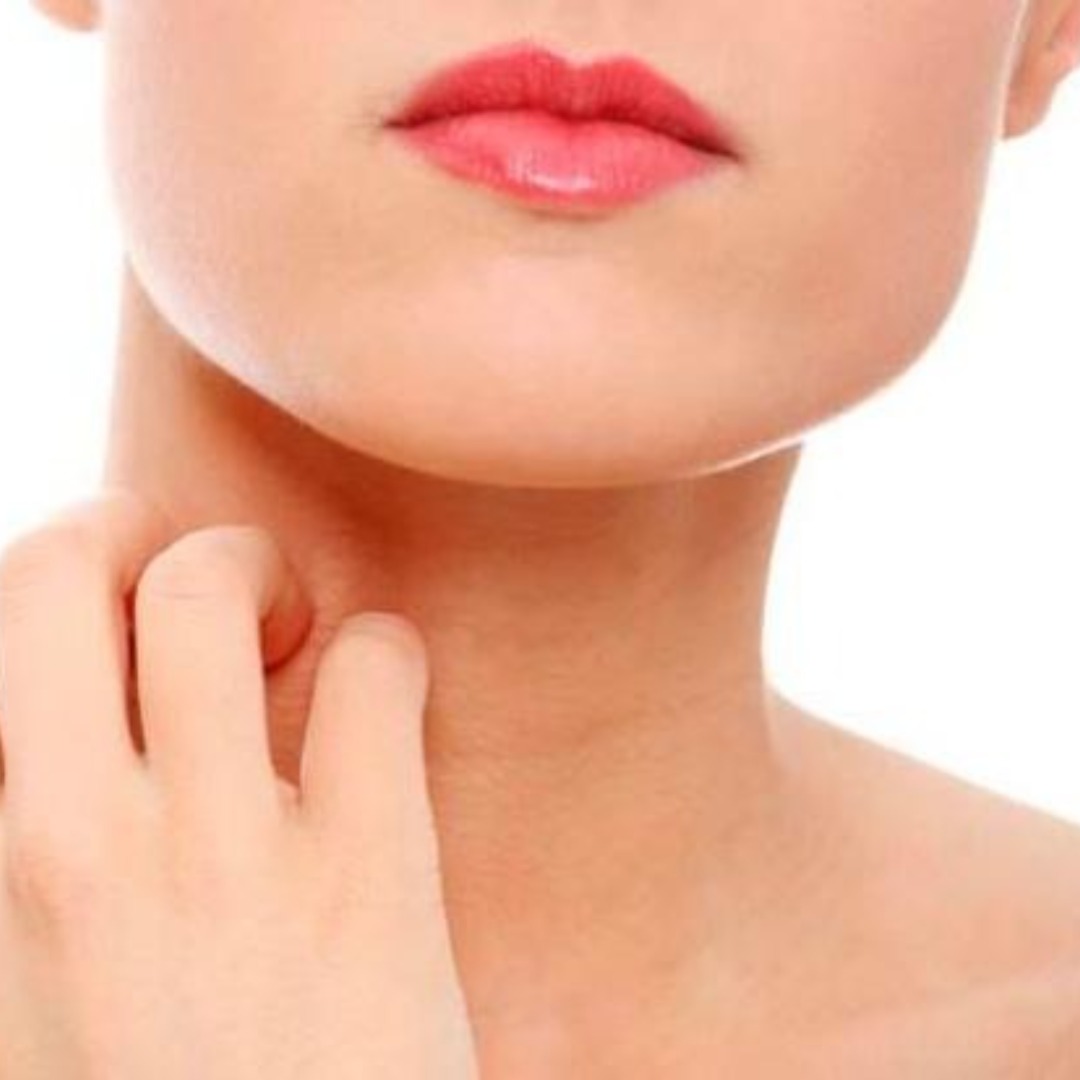 Senti um caroço no pescoço. O que pode ser?